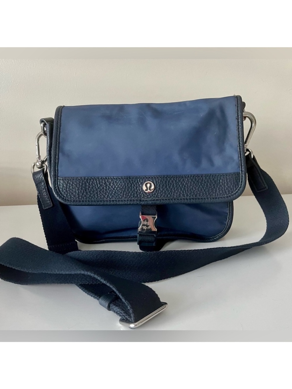 lululemon Now and Always crossbody bag